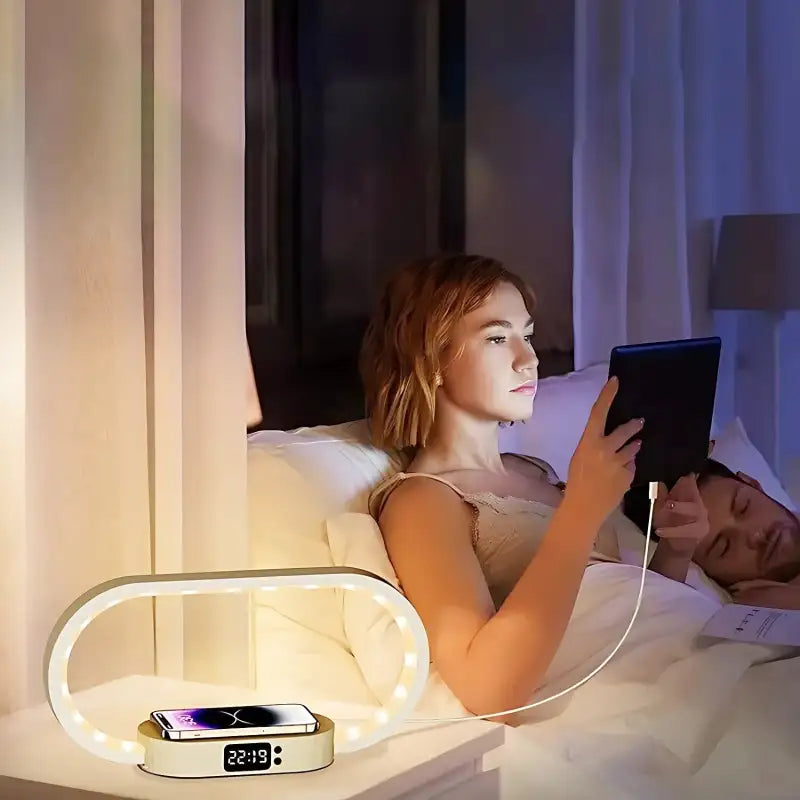 Réveil lumineux moderne bois clair et arche blanche -  - reveil-luminotherapie-lampe - ["luminoth\u00e9rapie","veilleuse"]