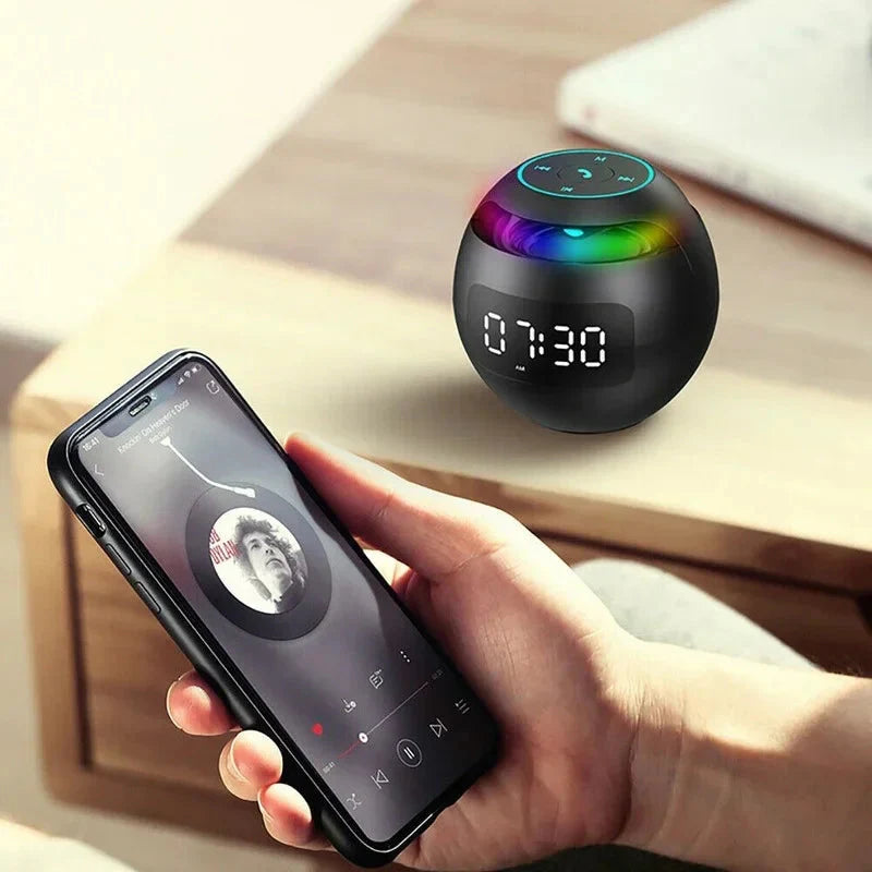 Réveil rond noir avec éclairage bleu et MP3 -  - reveil-luminotherapie-avec-mp3 - ["bluetooth","luminoth\u00e9rapie","R\u00e9veil bluetooth","veilleuse"]