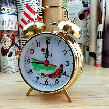 Réveil vintage doré avec illustrations d’enfants -  - reveil-mecanique-double-cloche - ["analogique","Jour Nuit","R\u00e9veil Analogique"]
