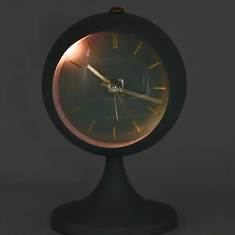 Réveil noir mat sur pied avec aiguilles dorées -  - reveil-vintage-sur-pied - []