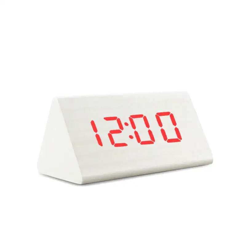 Réveil numérique angulaire en bois blanc mat -  - reveil-bois-blanc - ["bois","digital","lumineux","num\u00e9rique","petit","radio bois","radio reveil","radio reveil bois","r\u00e9veil digital","simple"]