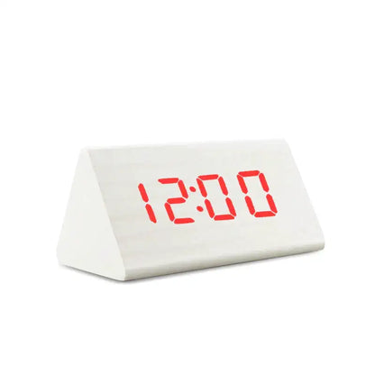Réveil numérique angulaire en bois blanc mat -  - reveil-bois-blanc - ["bois","digital","lumineux","num\u00e9rique","petit","radio bois","radio reveil","radio reveil bois","r\u00e9veil digital","simple"]
