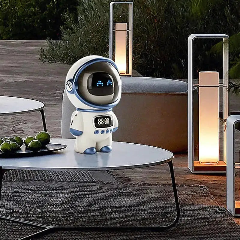 Réveil numérique astronaute en plastique blanc et bleu -  - reveil-garcon-ado - ["ado","bluetooth","gar\u00e7on","intelligent","Jour Nuit","R\u00e9veil bluetooth","veilleuse"]