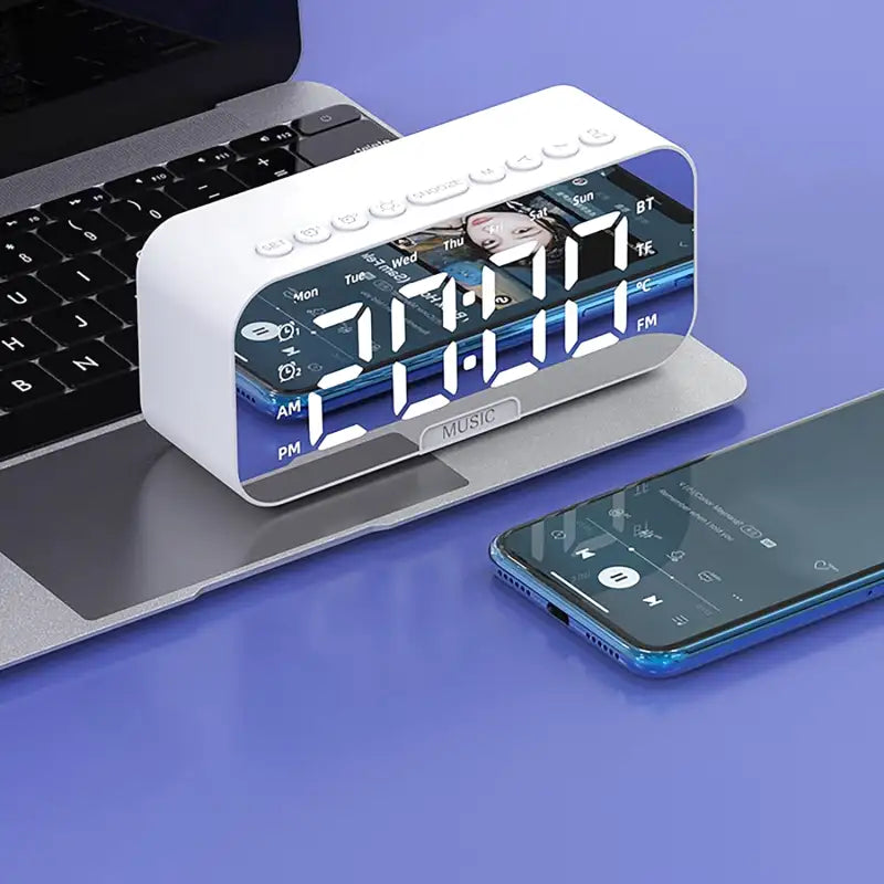 Réveil numérique blanc avec affichage LED et radio FM -  - reveil-connecte-avec-portable - ["digital","num\u00e9rique","petit reveil","r\u00e9veil digital","simple"]