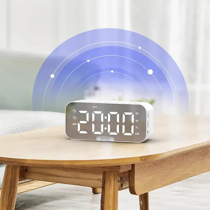Réveil numérique blanc avec affichage LED et radio FM -  - reveil-connecte-avec-portable - ["digital","num\u00e9rique","petit reveil","r\u00e9veil digital","simple"]