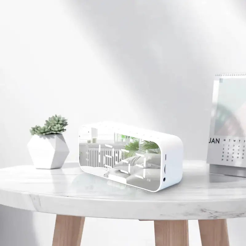 Réveil numérique blanc avec affichage LED et radio FM -  - reveil-connecte-avec-portable - ["digital","num\u00e9rique","petit reveil","r\u00e9veil digital","simple"]