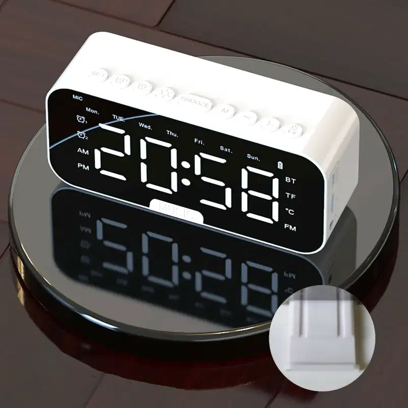 Réveil numérique blanc avec affichage LED et radio FM -  - reveil-connecte-avec-portable - ["digital","num\u00e9rique","petit reveil","r\u00e9veil digital","simple"]