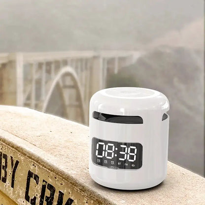 Réveil numérique blanc avec Bluetooth et radio FM -  - reveil-connecte-telephone - ["bluetooth","connect\u00e9","digital","lumineux","radio reveil","r\u00e9veil bluetooth","r\u00e9veil connect\u00e9","r\u00e9veil digital","simple"]