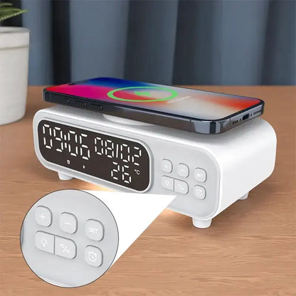 Réveil numérique blanc avec chargeur induction intégré -  - reveil-chargeur-induction-moderne - ["digital","lumineux","num\u00e9rique","petit","petit reveil","r\u00e9veil digital","simple"]