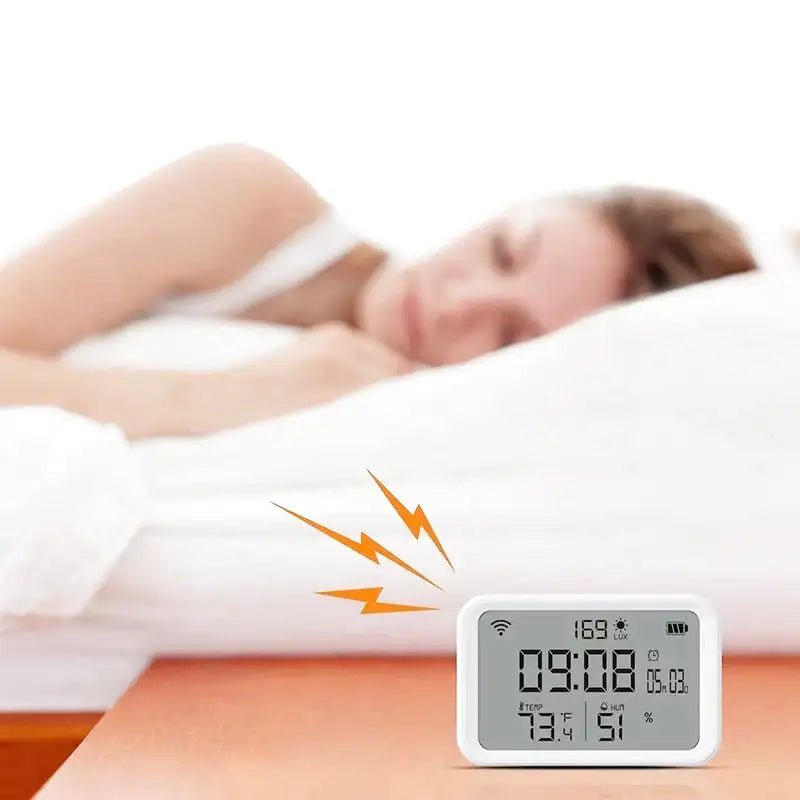 Réveil numérique blanc avec température et humidité intégrées -  - reveil-connecte-google - ["connect\u00e9","digital","num\u00e9rique","simple"]
