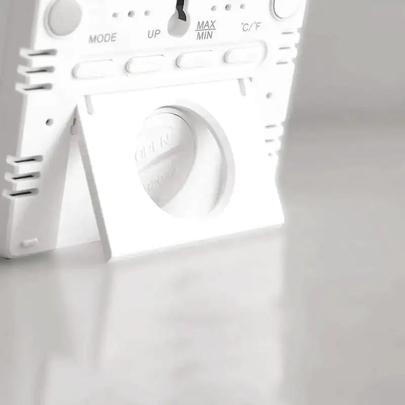 Réveil numérique blanc avec température et humidité intégrées -  - reveil-de-voyage-silencieux - ["connect\u00e9","digital","num\u00e9rique","petit","simple","voyage"]