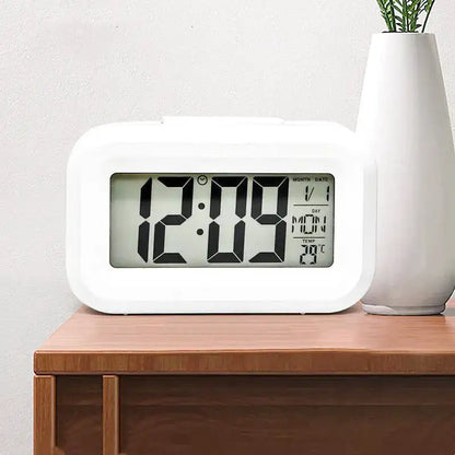 Réveil numérique blanc rectangulaire avec affichage multifonction -  - reveil-de-voyage-a-piles-boutons - ["digital","lumineux","num\u00e9rique","petit reveil","r\u00e9veil digital","simple"]