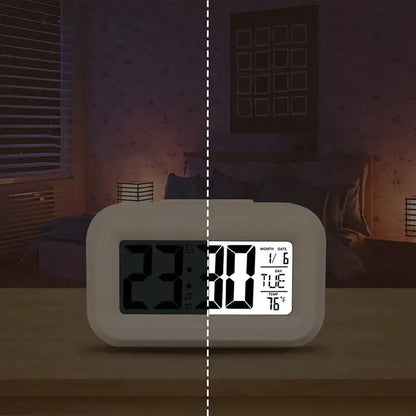 Réveil numérique blanc rectangulaire avec affichage multifonction -  - reveil-de-voyage-a-piles-boutons - ["digital","lumineux","num\u00e9rique","petit reveil","r\u00e9veil digital","simple"]