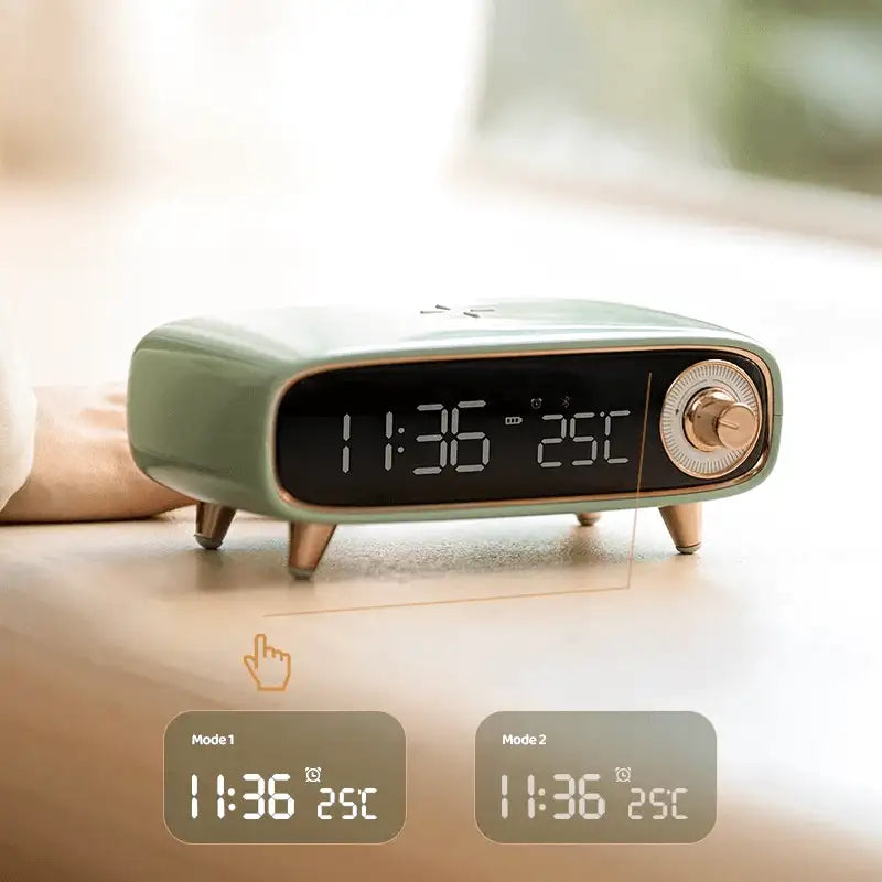 Réveil numérique bleu mat à pieds dorés et LED -  - reveil-chargeur-induction-bluetooth - ["connect\u00e9","digital","num\u00e9rique","petit","petit reveil","r\u00e9veil digital","simple"]