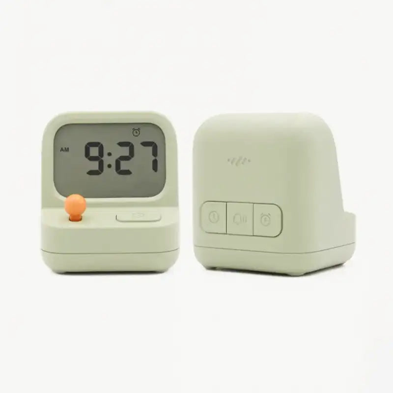 Réveil numérique carré vert sauge avec bouton orange -  - reveil-garcon-original - ["digital","enfant","gar\u00e7on","r\u00e9veil digital","r\u00e9veil enfant"]