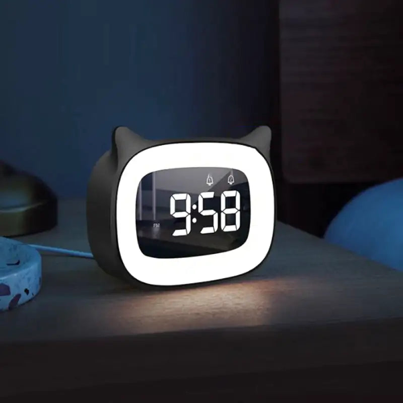 Réveil numérique chat bicolore avec écran LED bleu -  - reveil-jour-nuit-noir - ["chat","Jour Nuit","veilleuse"]