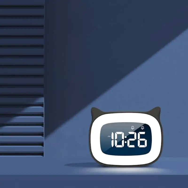 Réveil numérique chat bicolore avec écran LED bleu -  - reveil-jour-nuit-noir - ["chat","Jour Nuit","veilleuse"]
