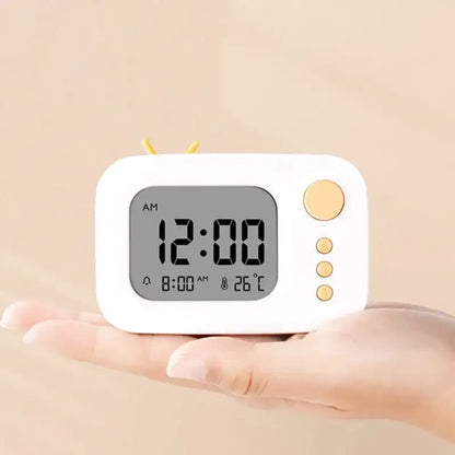 Réveil numérique compact blanc avec affichage température -  - reveil-ado-design - ["ado","digital","num\u00e9rique","petit","petit reveil","plastique","r\u00e9veil digital","simple"]