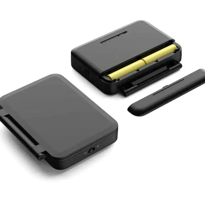 Réveil numérique compact en plastique noir mat -  - petit-reveil-de-voyage - ["digital","num\u00e9rique","petit","plastique","r\u00e9veil digital","simple","voyage"]