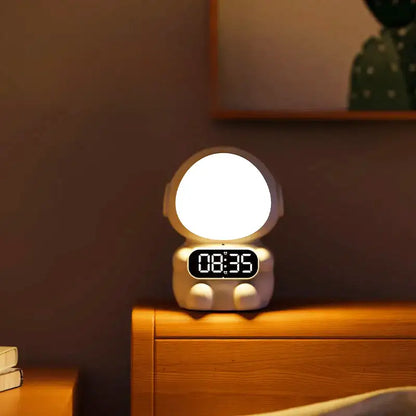 Réveil numérique enfant en forme d’astronaute lumineux -  - reveil-enfant-astronaute-lumineux - ["astronaute","digital","enfant","lumineux","num\u00e9rique","petit","plastique","r\u00e9veil astronaute","r\u00e9veil digital","r\u00e9veil enfant"]