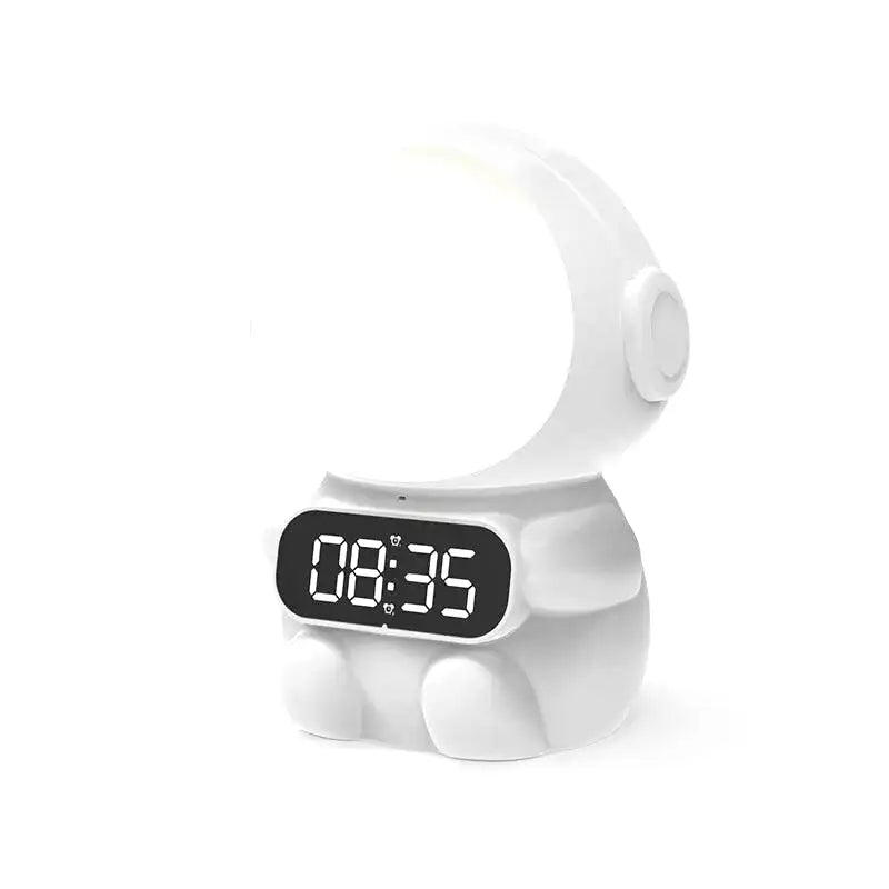 Réveil numérique enfant en forme d’astronaute lumineux -  - reveil-enfant-astronaute-lumineux - ["astronaute","digital","enfant","lumineux","num\u00e9rique","petit","plastique","r\u00e9veil astronaute","r\u00e9veil digital","r\u00e9veil enfant"]