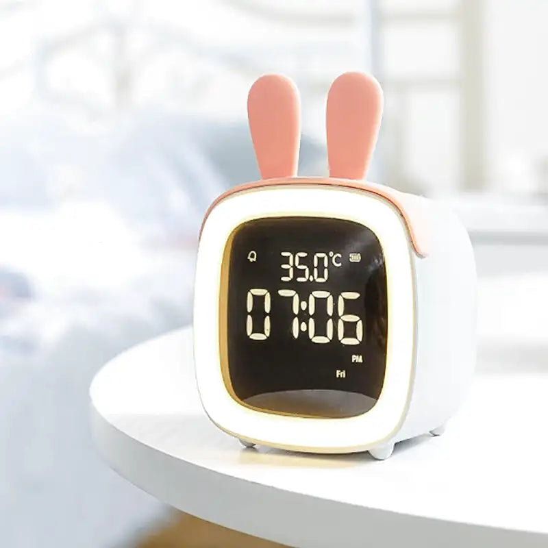 Réveil numérique gris mat avec oreilles de lapin roses -  - reveil-veilleuse-lapin - ["veilleuse"]