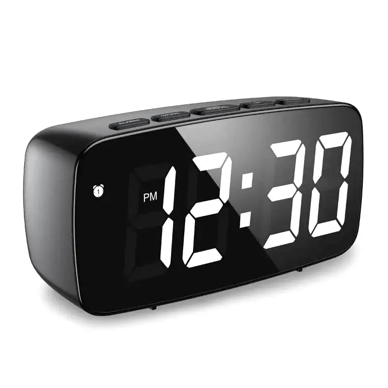 Réveil numérique noir arrondi avec écran LED blanc -  - reveil-digital-a-pile - ["digital","num\u00e9rique","petit reveil","r\u00e9veil digital","simple"]