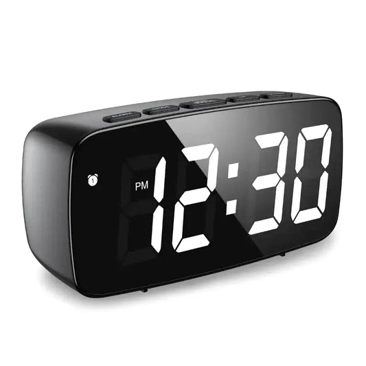 Réveil numérique noir arrondi avec écran LED blanc -  - reveil-digital-a-pile - ["digital","num\u00e9rique","petit reveil","r\u00e9veil digital","simple"]