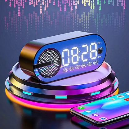Réveil numérique noir avec affichage LED coloré -  - reveil-connecte-radio - ["digital","lumineux","moderne","petit reveil","plastique","r\u00e9veil digital","simple"]