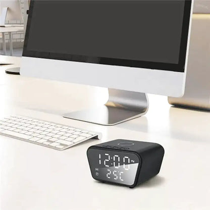 Réveil numérique noir avec affichage LED et chargeur intégré -  - reveil-connecte-chargeur - ["connect\u00e9","digital","num\u00e9rique","petit reveil","r\u00e9veil digital","simple"]
