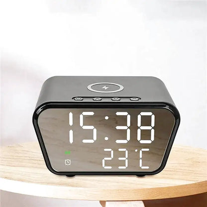 Réveil numérique noir avec affichage LED et chargeur intégré -  - reveil-connecte-chargeur - ["connect\u00e9","digital","num\u00e9rique","petit reveil","r\u00e9veil digital","simple"]