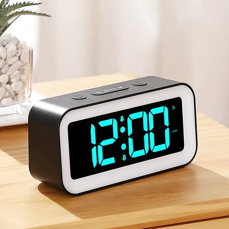 Réveil numérique noir avec affichage LED multicolore -  - reveil-veilleuse-lumineuse - ["ado","Jour Nuit","veilleuse"]