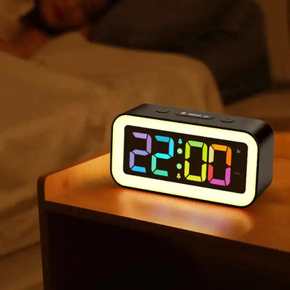 Réveil numérique noir avec affichage LED multicolore -  - reveil-veilleuse-lumineuse - ["ado","Jour Nuit","veilleuse"]