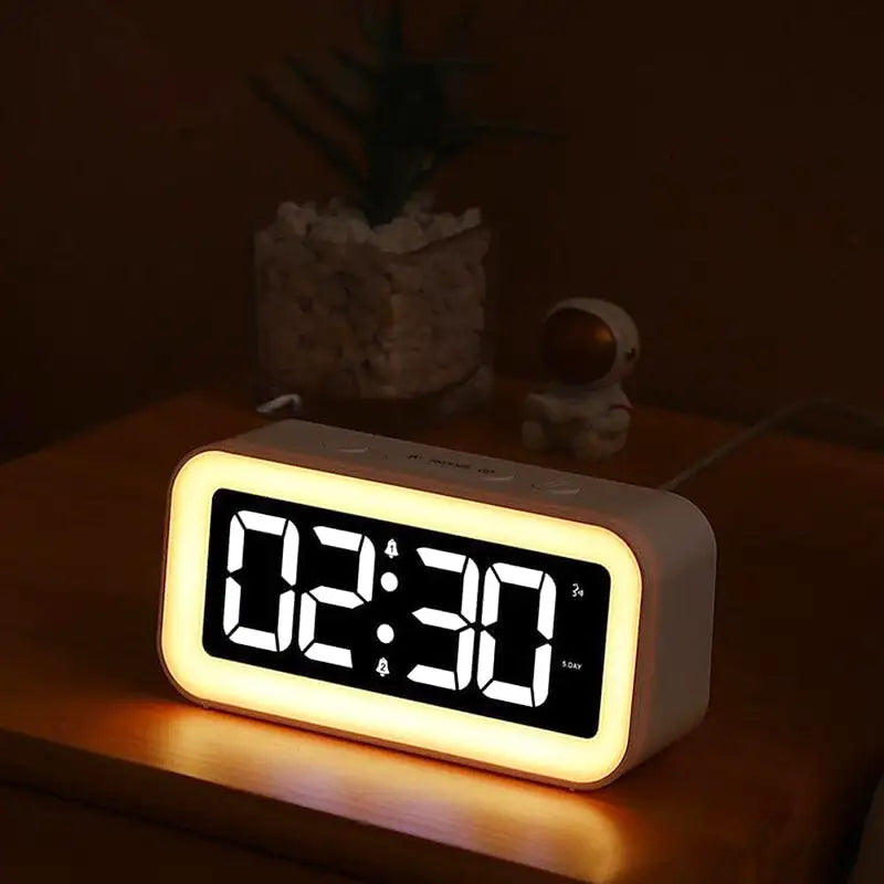 Réveil numérique noir avec affichage LED multicolore -  - reveil-veilleuse-lumineuse - ["ado","Jour Nuit","veilleuse"]