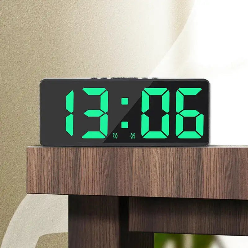 Réveil numérique noir avec affichage LED vert et température -  - reveil-numerique-led - []