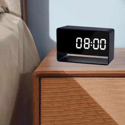Réveil numérique noir avec caméra discrète intégrée -  - reveil-camera-espion-full-hd - ["camera espion","connect\u00e9","num\u00e9rique","r\u00e9veil digital","simple"]
