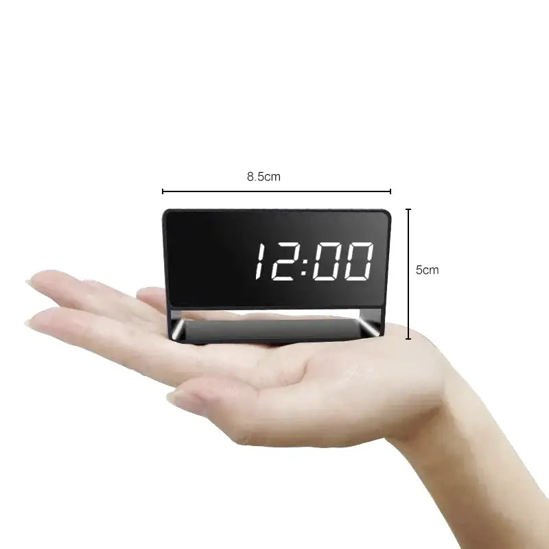 Réveil numérique noir avec caméra discrète intégrée -  - reveil-camera-espion-full-hd - ["camera espion","connect\u00e9","num\u00e9rique","r\u00e9veil digital","simple"]