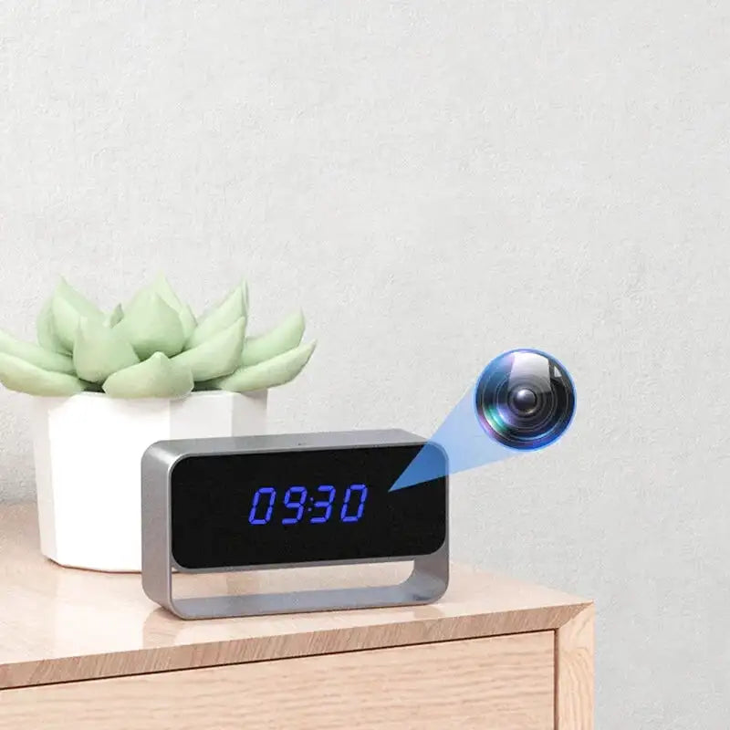 Réveil numérique noir brillant avec caméra intégrée -  - reveil-camera-espion-avec-vision-nocturne - ["camera espion","connect\u00e9","num\u00e9rique","r\u00e9veil digital","simple"]