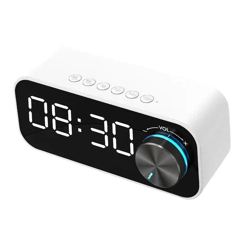 Réveil numérique noir mat avec affichage LED blanc -  - reveil-connecte-bluetooth-led - ["digital","moderne","num\u00e9rique","petit r\u00e9veil","plastique","r\u00e9veil digital","simple"]
