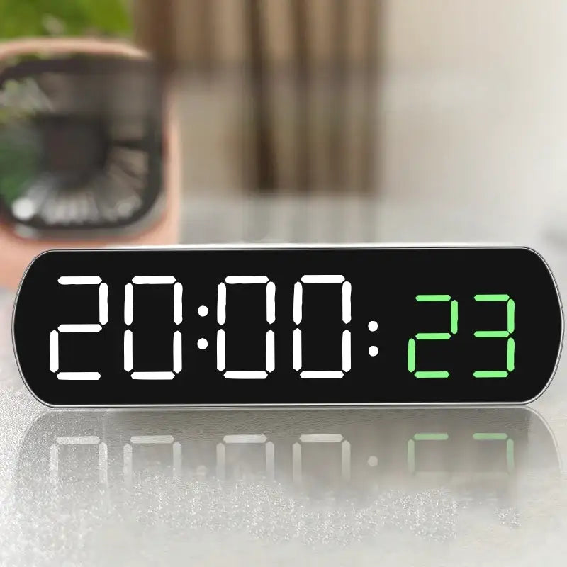 Réveil numérique ovale à affichage bicolore lumineux -  - reveil-a-gros-chiffres-lumineux - ["connect\u00e9","digital","lumineux","num\u00e9rique","petit reveil","radio reveil connect\u00e9","Radio R\u00e9veil Lumineux","r\u00e9veil connect\u00e9","r\u00e9veil digital","simple"]