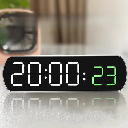 Réveil numérique ovale à affichage bicolore lumineux -  - reveil-a-gros-chiffres-lumineux - ["connect\u00e9","digital","lumineux","num\u00e9rique","petit reveil","radio reveil connect\u00e9","Radio R\u00e9veil Lumineux","r\u00e9veil connect\u00e9","r\u00e9veil digital","simple"]