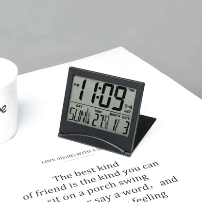 Réveil numérique pliable noir avec affichage multifonction -  - reveil-de-voyage-pliable - ["digital","num\u00e9rique","petit reveil","plastique","r\u00e9veil digital","simple","voyage"]