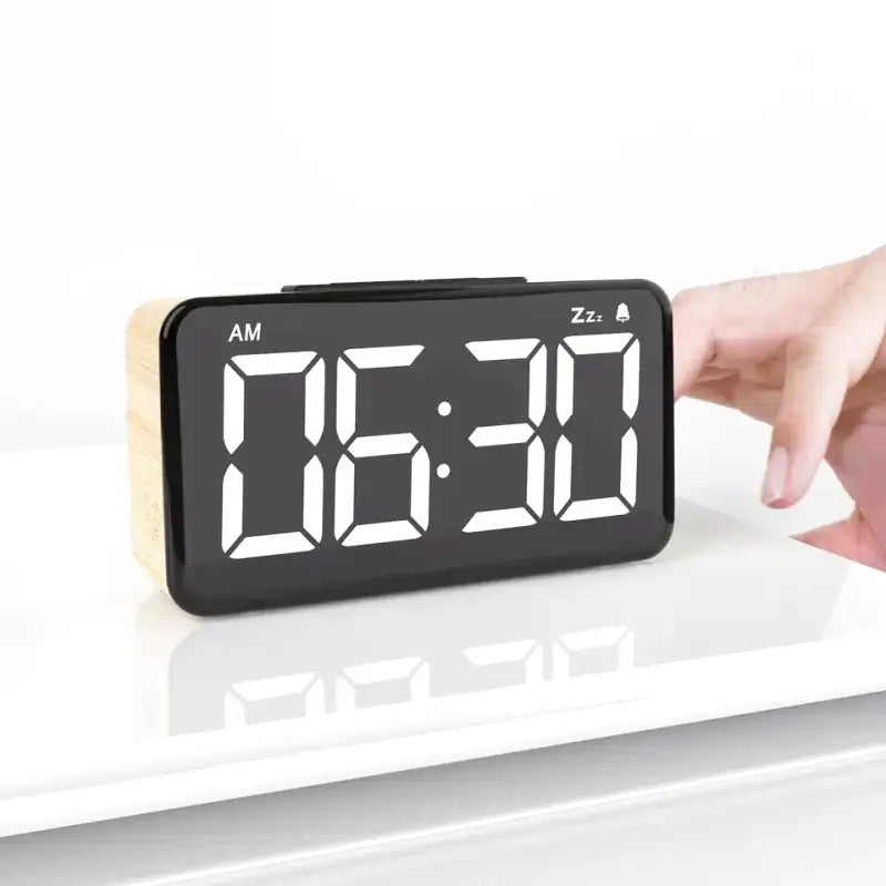 Réveil numérique rectangulaire en bois clair avec grands chiffres -  - reveil-lumineux-a-gros-chiffres - ["lumineux","Radio R\u00e9veil Lumineux"]