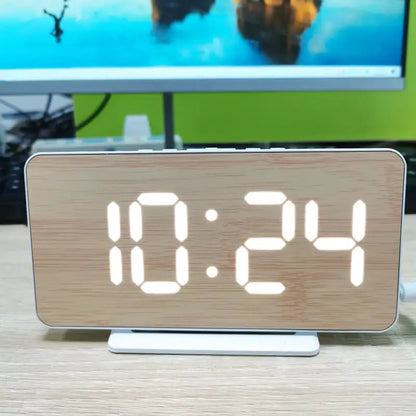 Réveil numérique rectangulaire en bois clair avec LED blanche -  - reveil-effet-bois - ["bois","lumineux","num\u00e9rique","petit reveil","radio reveil","radio reveil bois","r\u00e9veil digital","simple"]