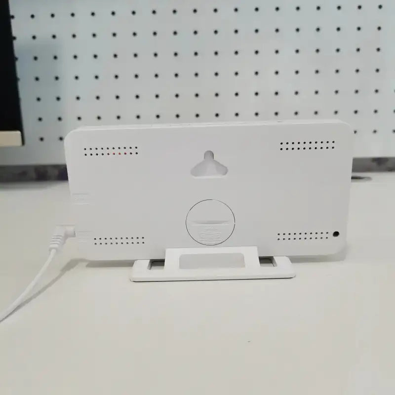 Réveil numérique rectangulaire en bois clair avec LED blanche -  - reveil-effet-bois - ["bois","lumineux","num\u00e9rique","petit reveil","radio reveil","radio reveil bois","r\u00e9veil digital","simple"]