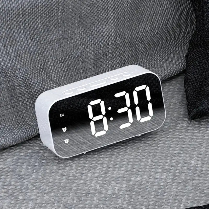 Réveil numérique rectangulaire en plastique noir à LED blanche -  - reveil-lumineux-led - ["lumineux","Radio R\u00e9veil Lumineux"]