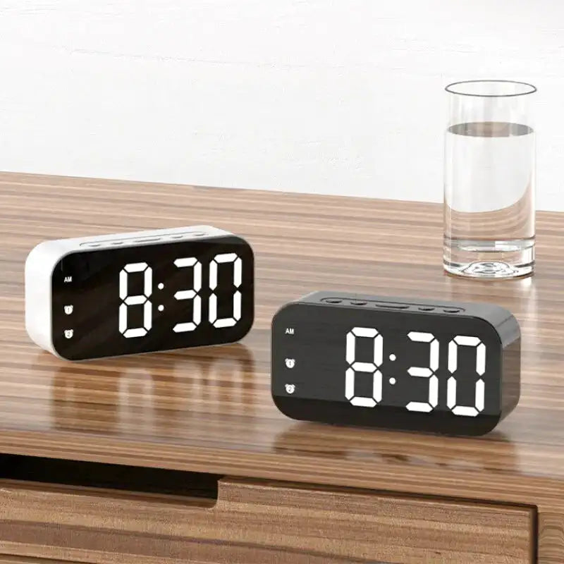 Réveil numérique rectangulaire en plastique noir à LED blanche -  - reveil-lumineux-led - ["lumineux","Radio R\u00e9veil Lumineux"]