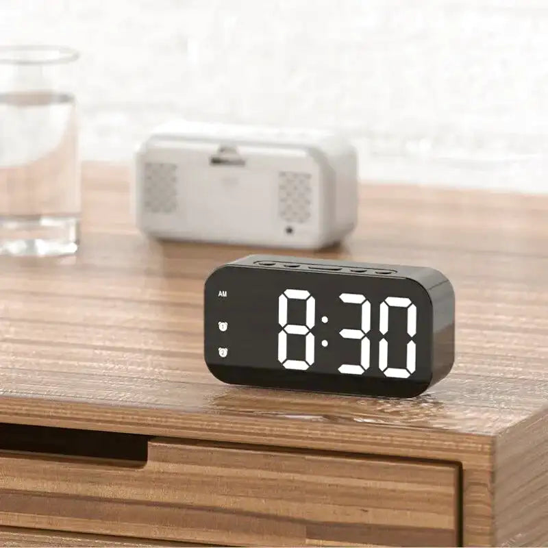 Réveil numérique rectangulaire en plastique noir à LED blanche -  - reveil-lumineux-led - ["lumineux","Radio R\u00e9veil Lumineux"]