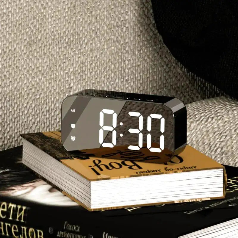 Réveil numérique rectangulaire en plastique noir à LED blanche -  - reveil-lumineux-led - ["lumineux","Radio R\u00e9veil Lumineux"]