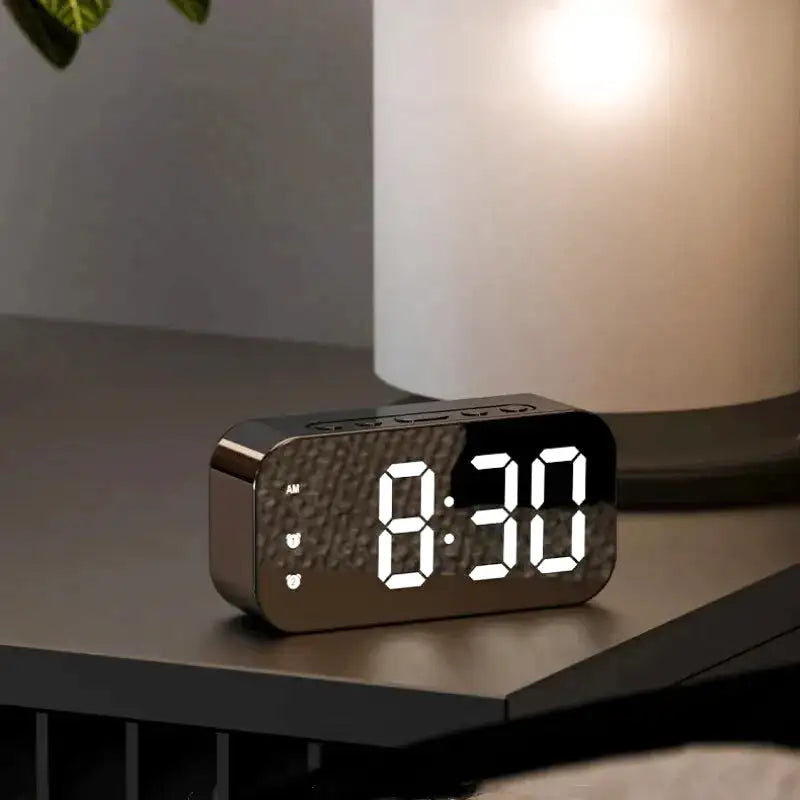 Réveil numérique rectangulaire en plastique noir à LED blanche -  - reveil-lumineux-led - ["lumineux","Radio R\u00e9veil Lumineux"]